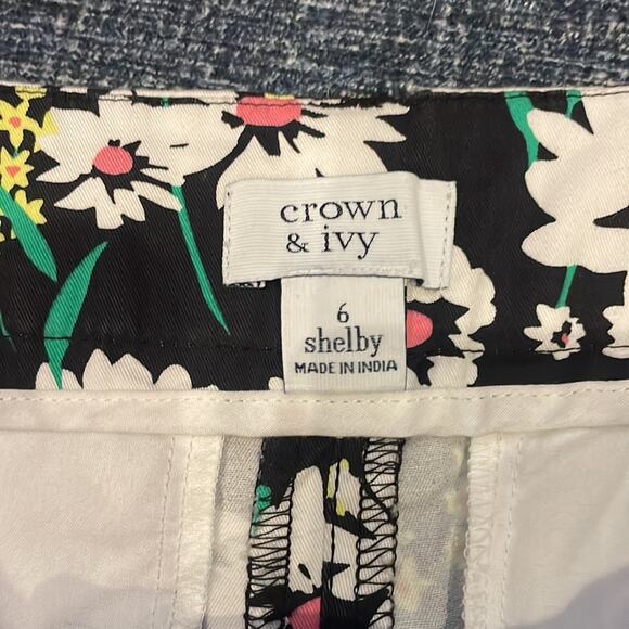 Crown & Ivy Shorts Womens Scalloped Black Floral Size 6 Shelby new with tag - Picture 3 of 8